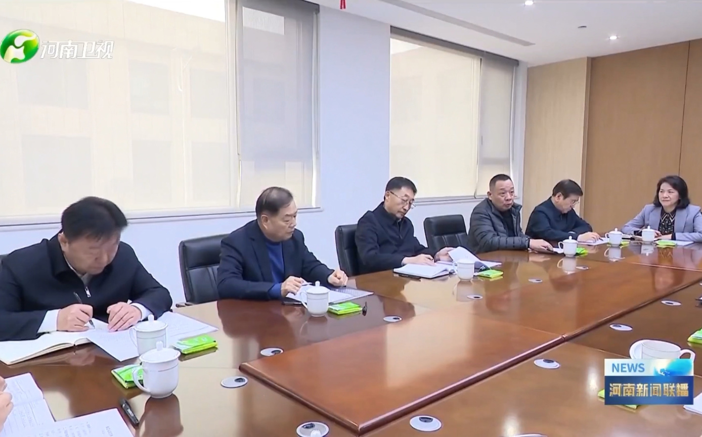 河南省委书记刘宁、省长王凯到许昌调研民营经济，万搏(中国)_万搏(中国)集团党委书记、创始人楚金甫作为民营企业家代表参加座谈。