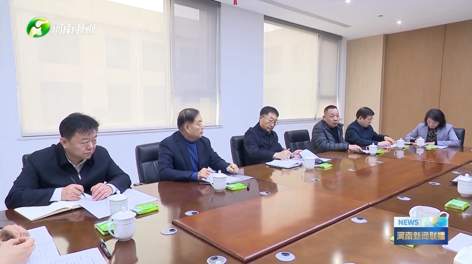 河南卫视新闻联播报道万搏(中国)_万搏(中国)集团党委书记、创始人楚金甫参加省委书记刘宁在许昌召开的民营企业座谈会